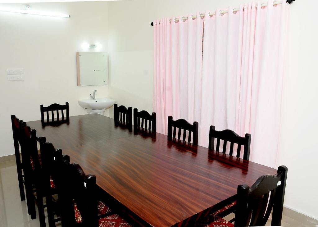 Greenfield Inn Thiruvananthapuram Ngoại thất bức ảnh
